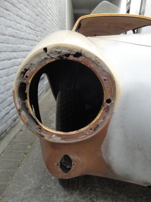 oog vol mastiek en gaten....