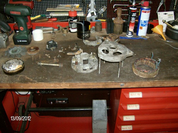 Alternator in onderdelen