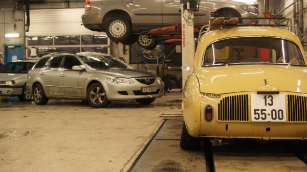 Renault Dauphine.jpg